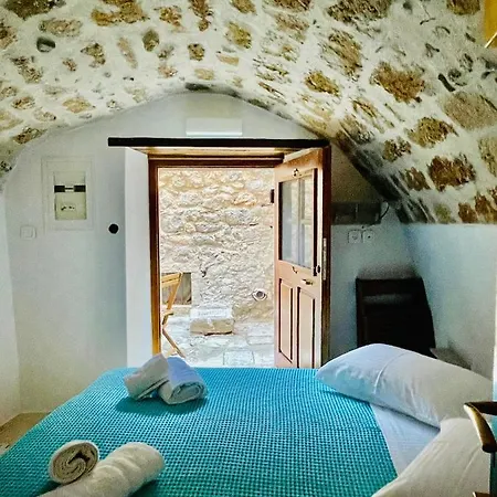 דירות מונמבאסיה Vecchia Casa Sterna מראה חיצוני תמונה